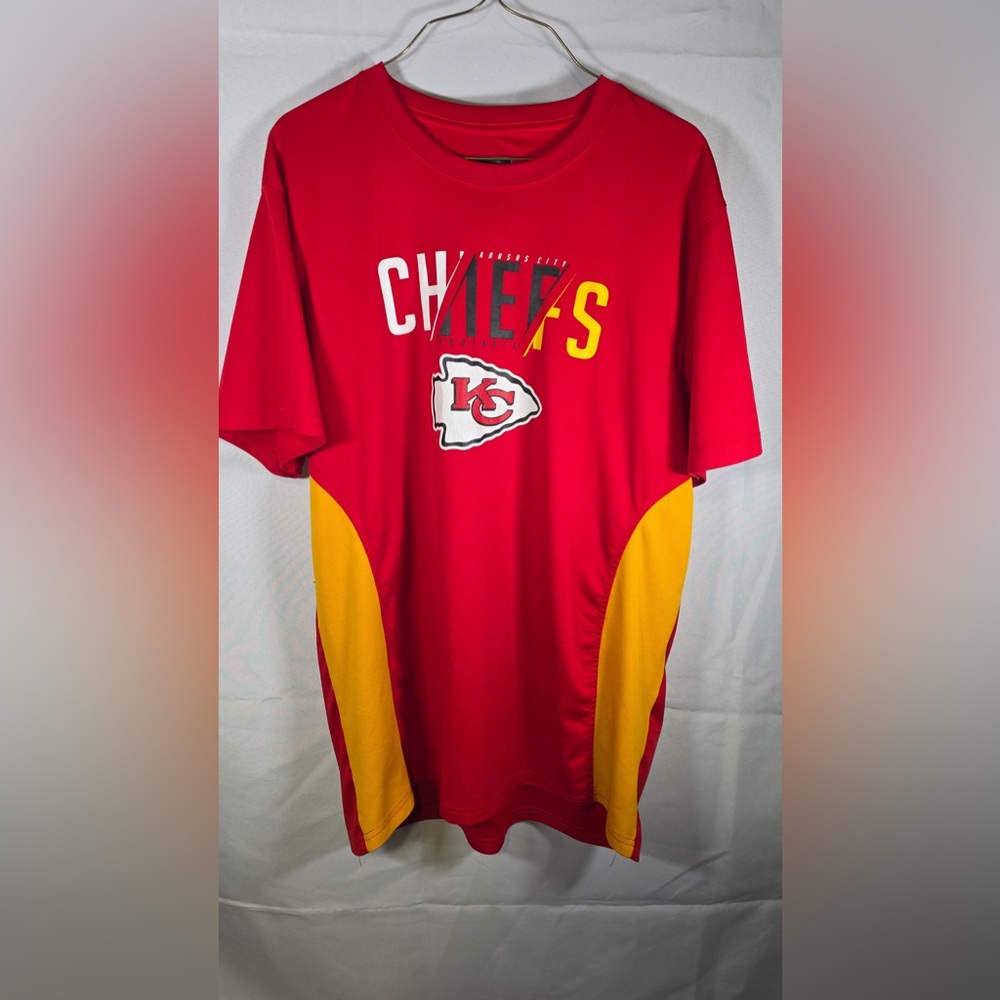 Kansas City Chiefs Red Athletic T Shirt Approximately Size Large